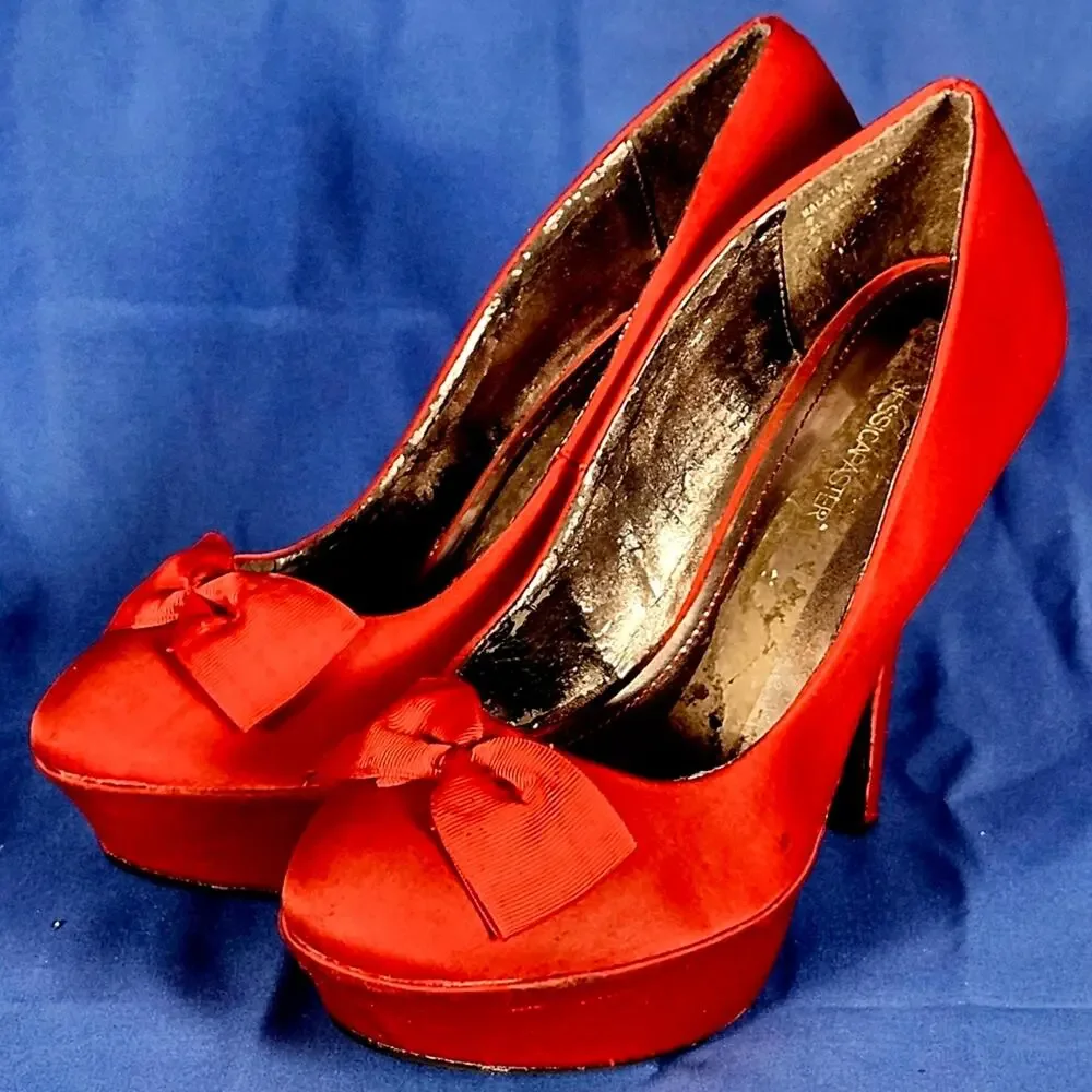 Source Unknown red platform